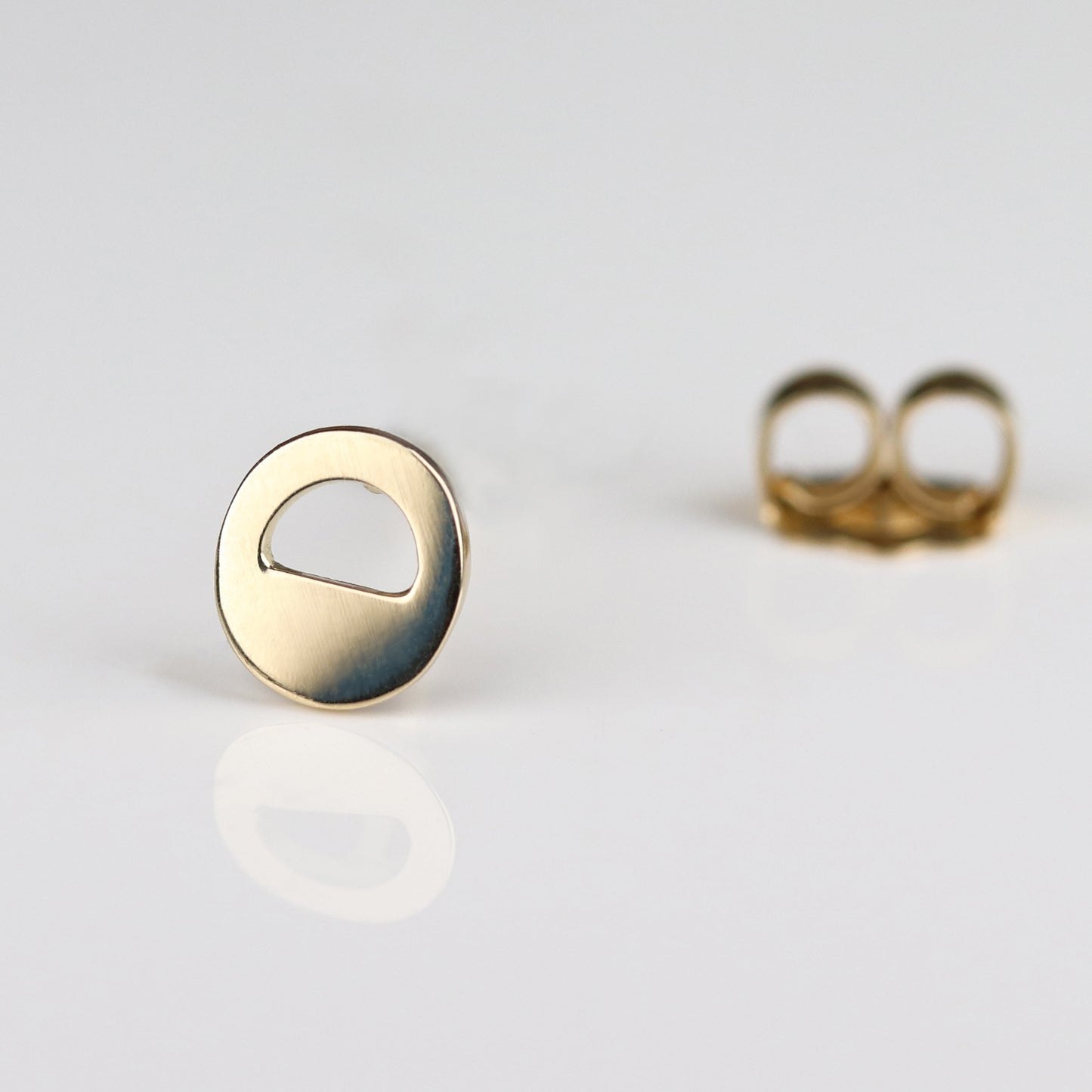 Solo Gold Stud Earring
