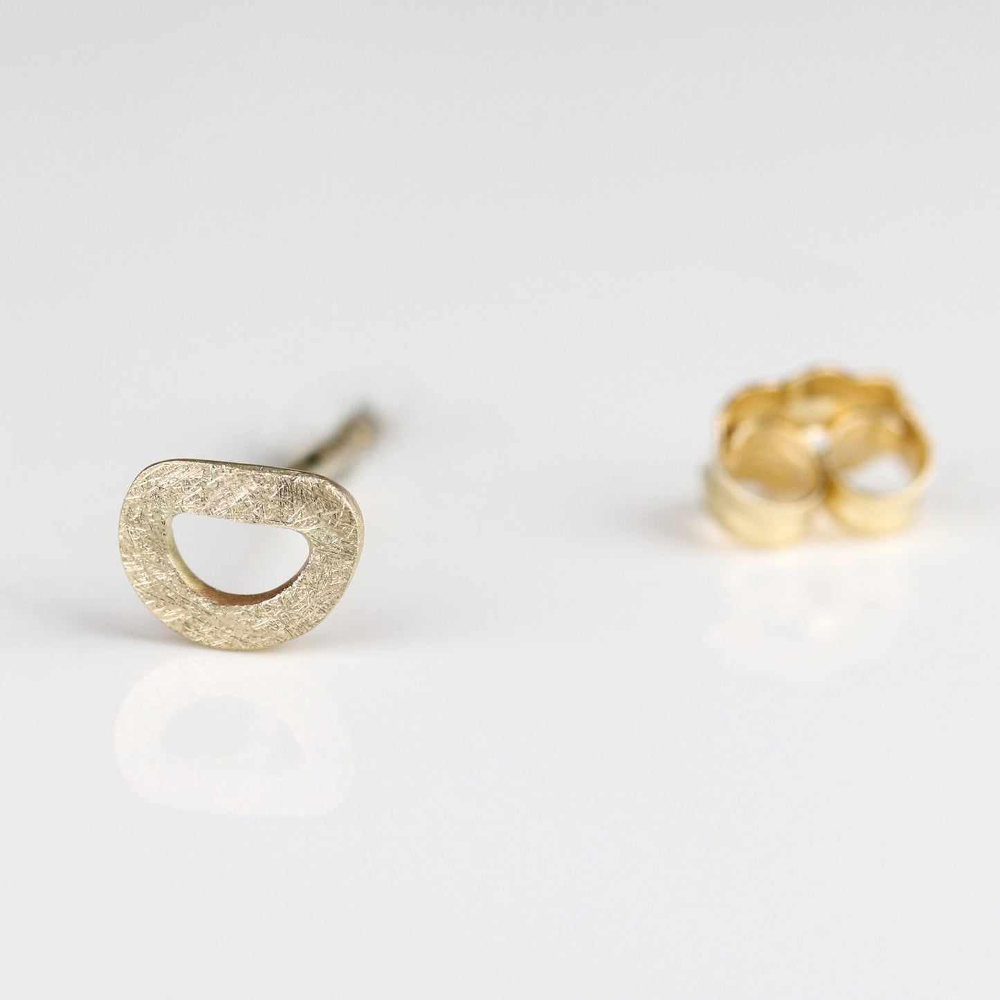 Solo Gold Stud Earring